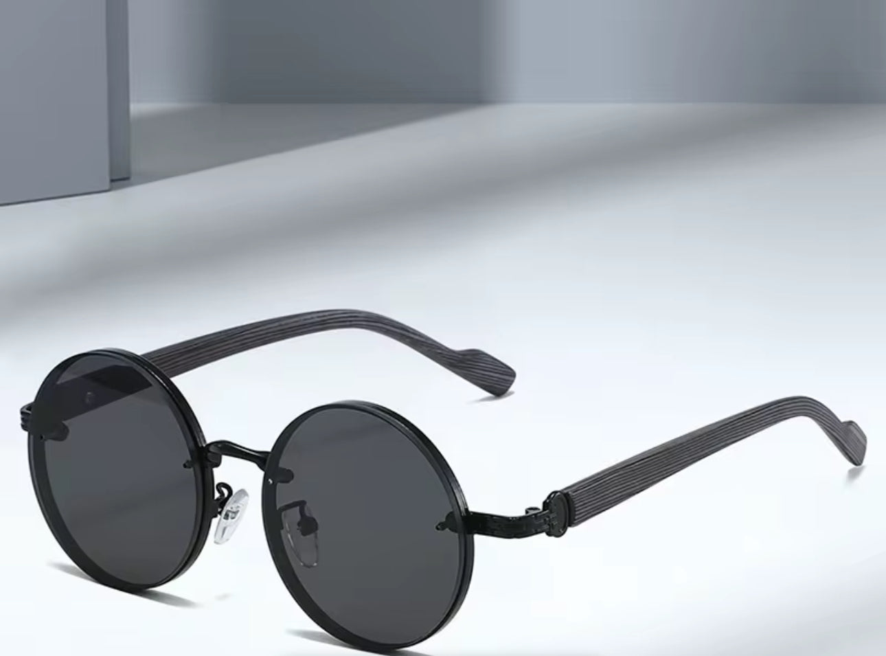 Metal round faux wood men sunglasses grey grip