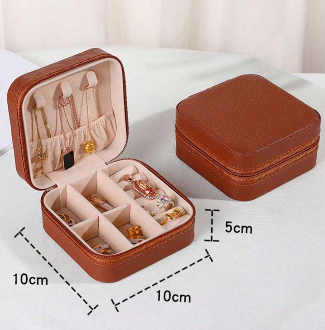 Portable jewelry box